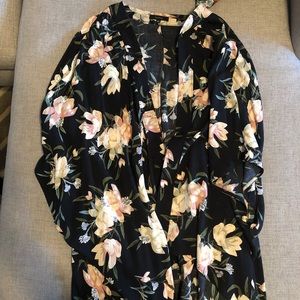Aritzia Talulah floral kimono